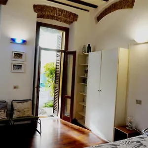 https://studio-apartment-vicolo-lavandai.it-lombardy.com