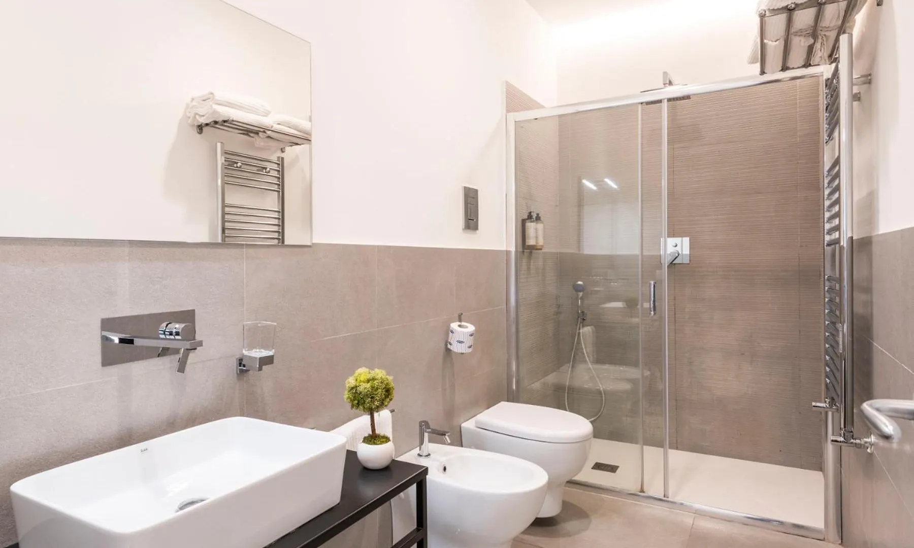 Cortese Napoli 2*,  İtalya